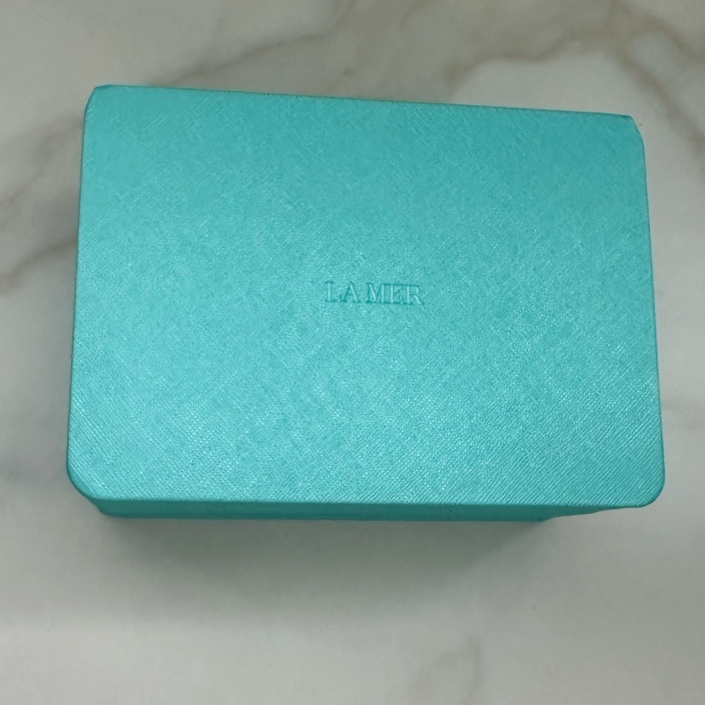 La Mer Keepsake Collector’s Jewelry or Beauty Box Blue Velvet Lined. New.